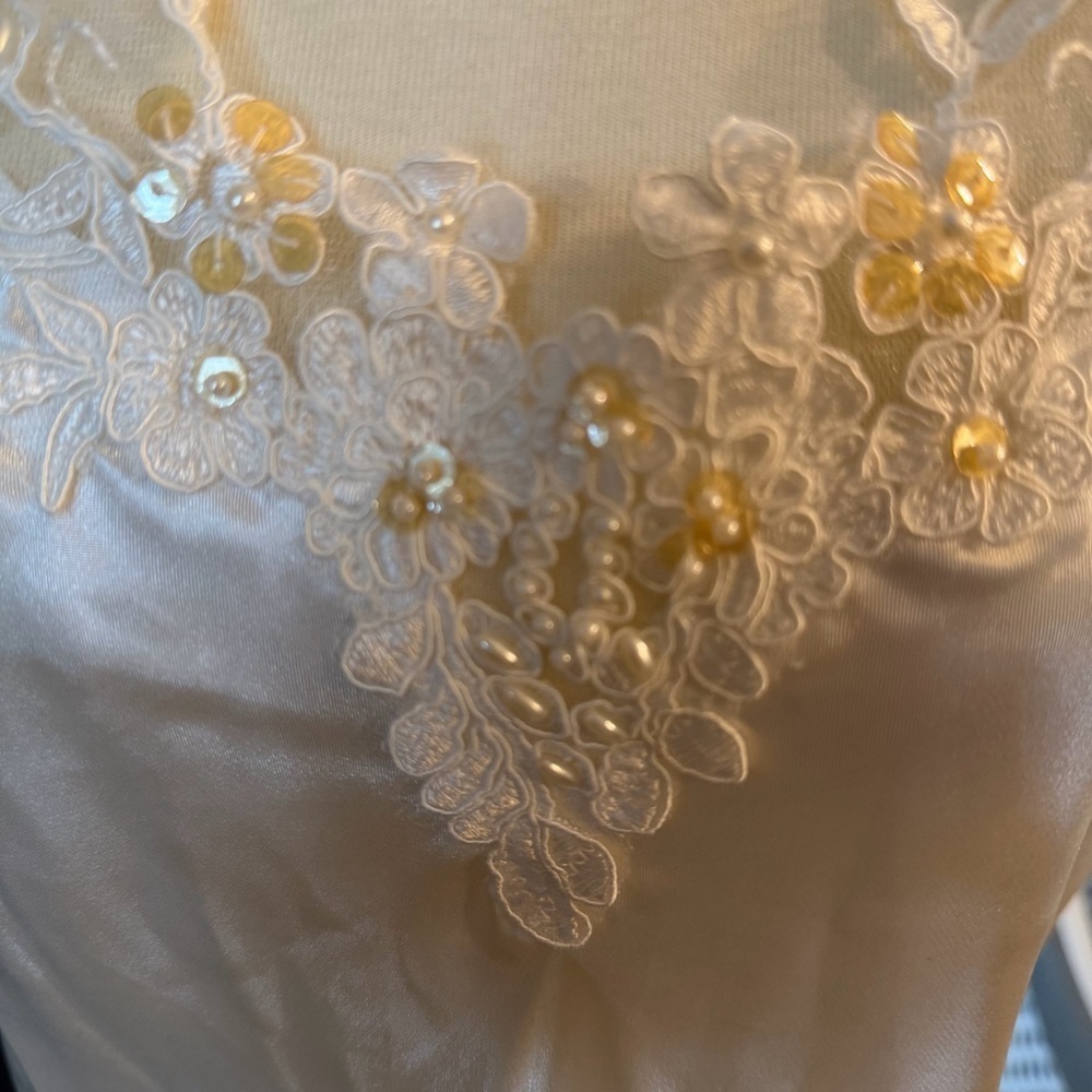 Intimo Ivory Satin Chemise with Floral Lace - Picture 8 of 9